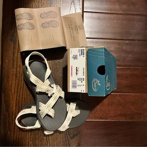 Chaco size 6 Zcloud 2 Sandals in Gray and Cream